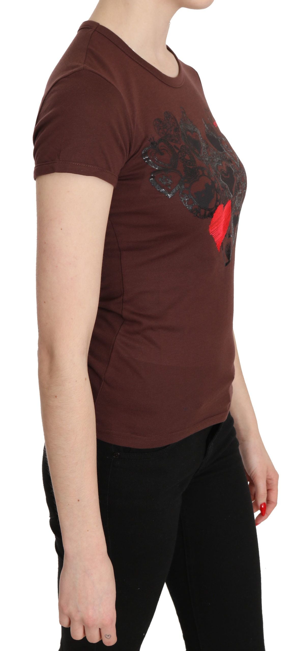 Exte T-shirt met ronde hals en hartjesprint in bruin.