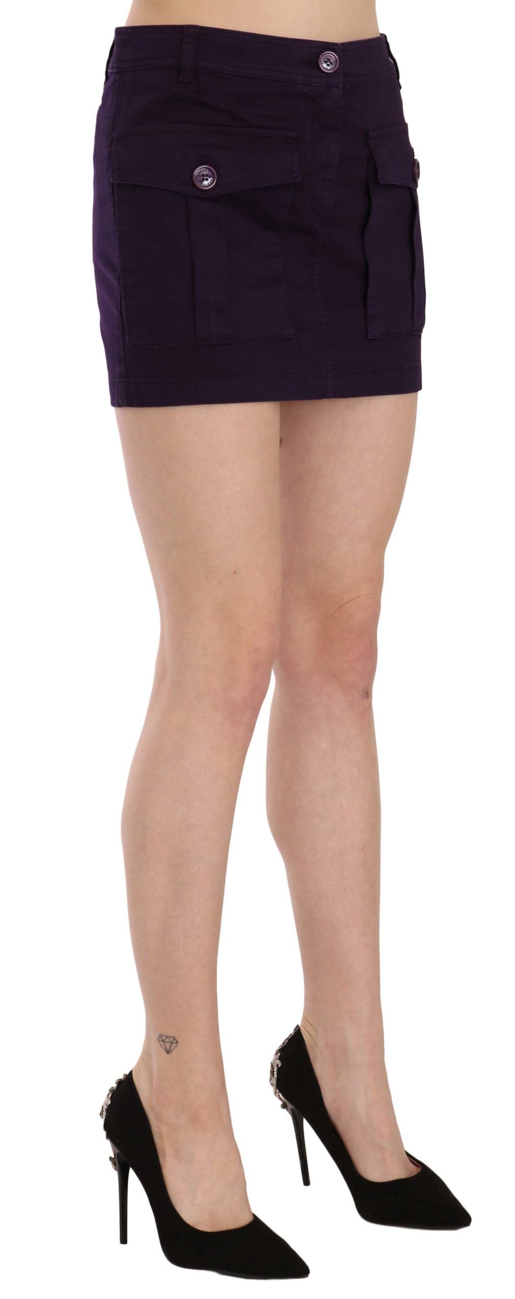 Jupe mini trapèze violette GF Ferre à taille haute avec poches à boutons.