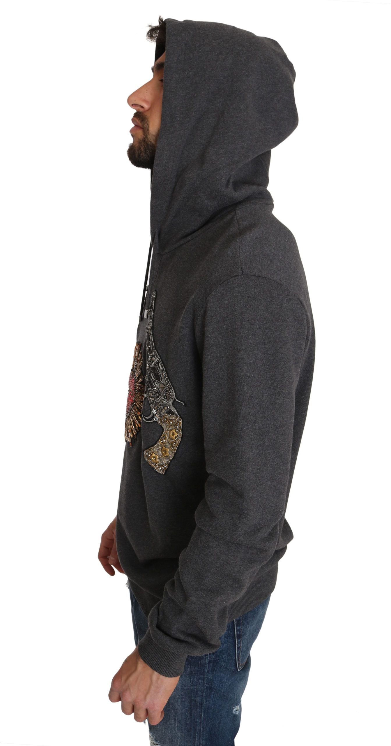 Pull gris à capuche Dolce & Gabbana avec cœur rouge en cristal et motif pistolet.