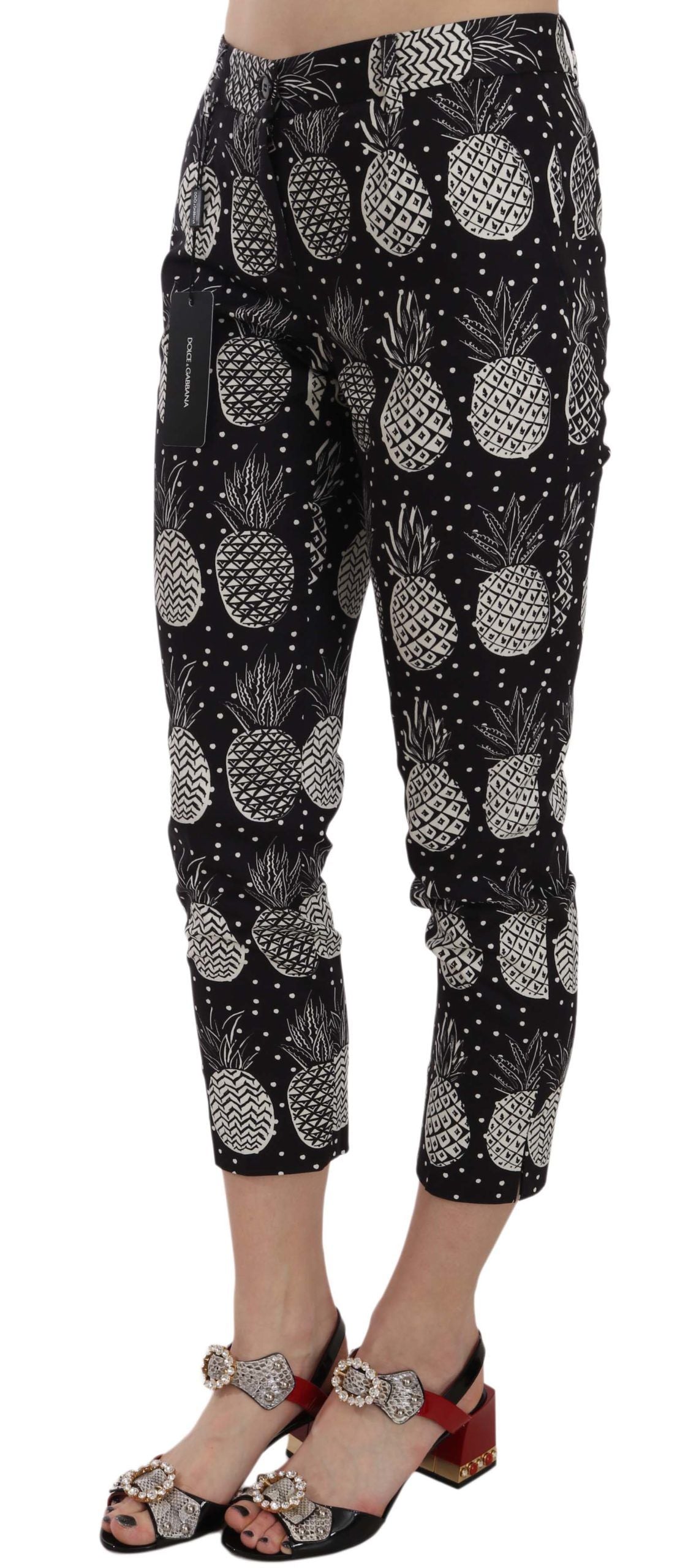 Dolce & Gabbana zwarte, aansluitende capri broek met ananasprint.