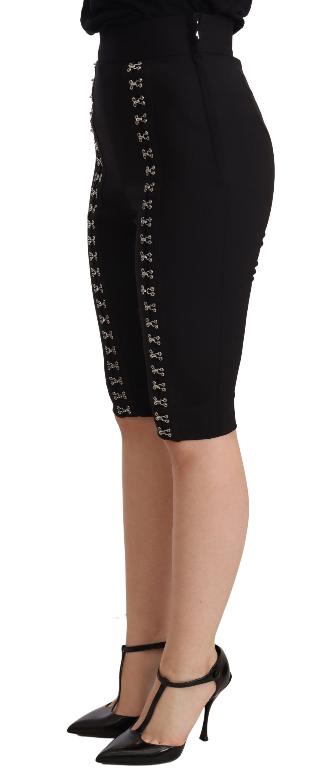 Dolce & Gabbana zwarte, rekbare wollen shorts met hoge taille en smalle pasvorm.