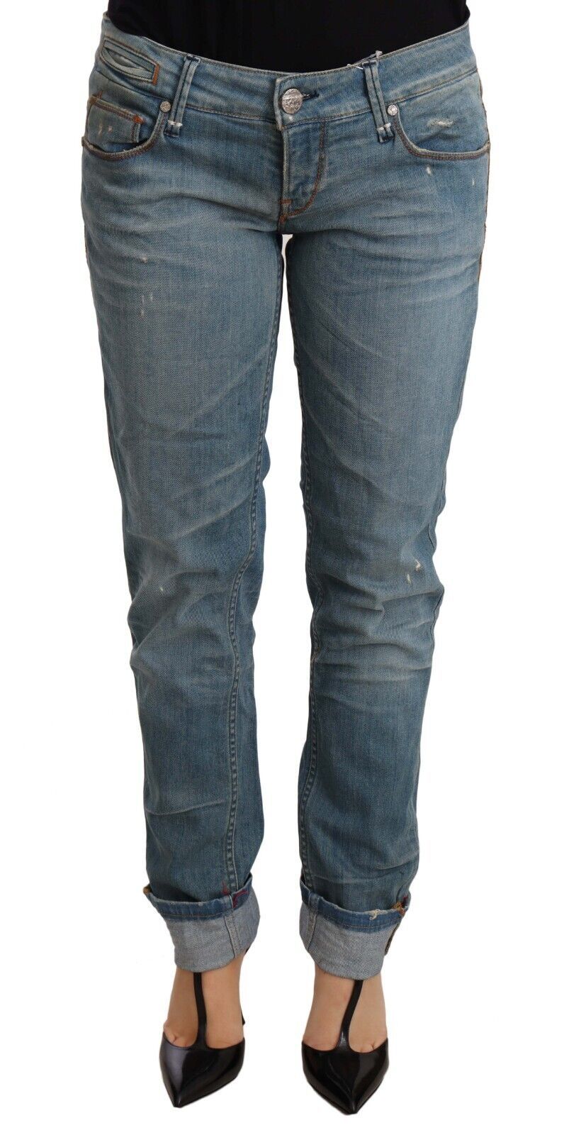 Pantalon femme Acht en coton bleu délavé, avec revers aux jambes.