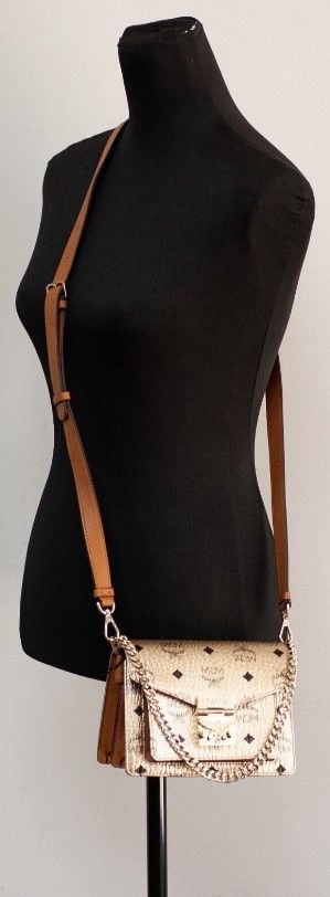 MCM Signature Berlin Goud Diamant Logo Lederen Mini Flap Lock Crossbody Handtas