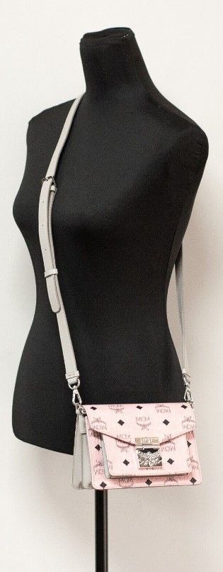 MCM Signature Soft Pink Diamond Logo Lederen Mini Crossbody Handtas met Klapsluiting