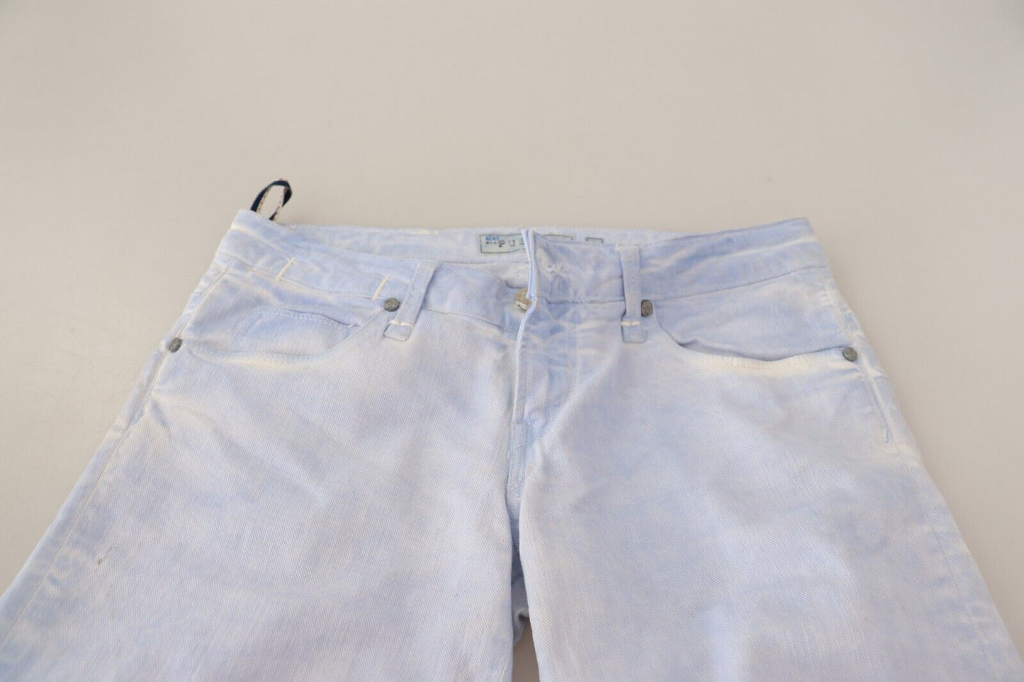 Jean skinny pour femme Acht en coton bleu clair, avec revers au bas.