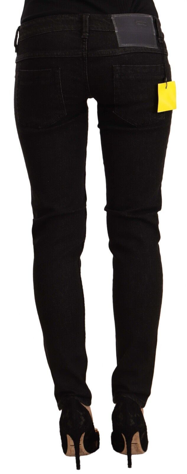 Acht zwarte katoenen skinny jeans met lage taille.