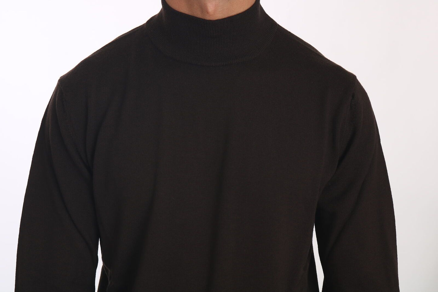 Pull en laine à col montant marron de MILA SCHÖN