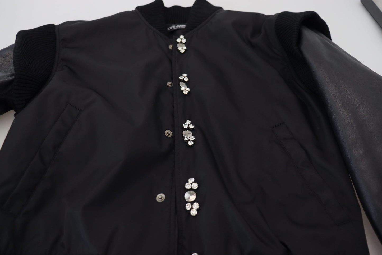 Dolce & Gabbana Veste à boutons en nylon noir avec cristaux