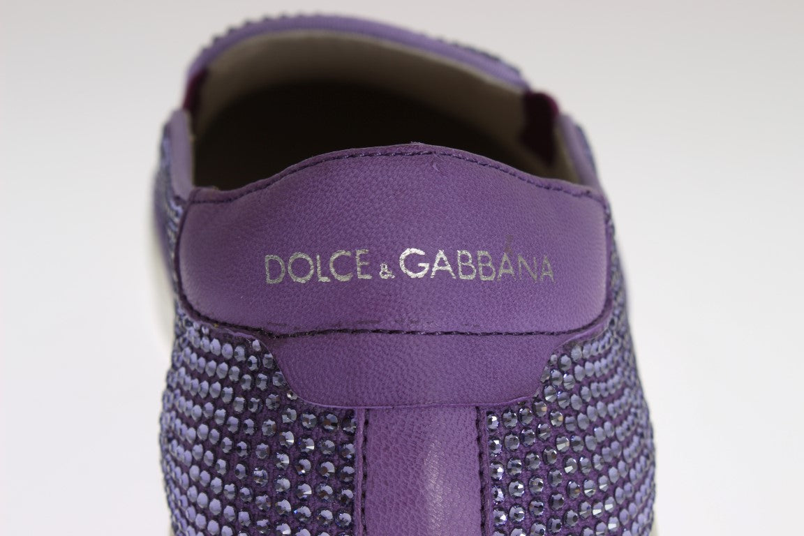 Sneakers Dolce & Gabbana en toile violette avec strass et logo.