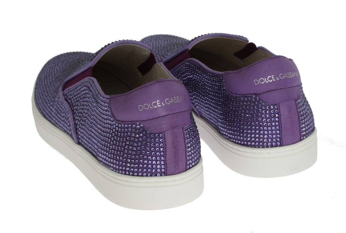 Sneakers Dolce & Gabbana en toile violette avec strass et logo.