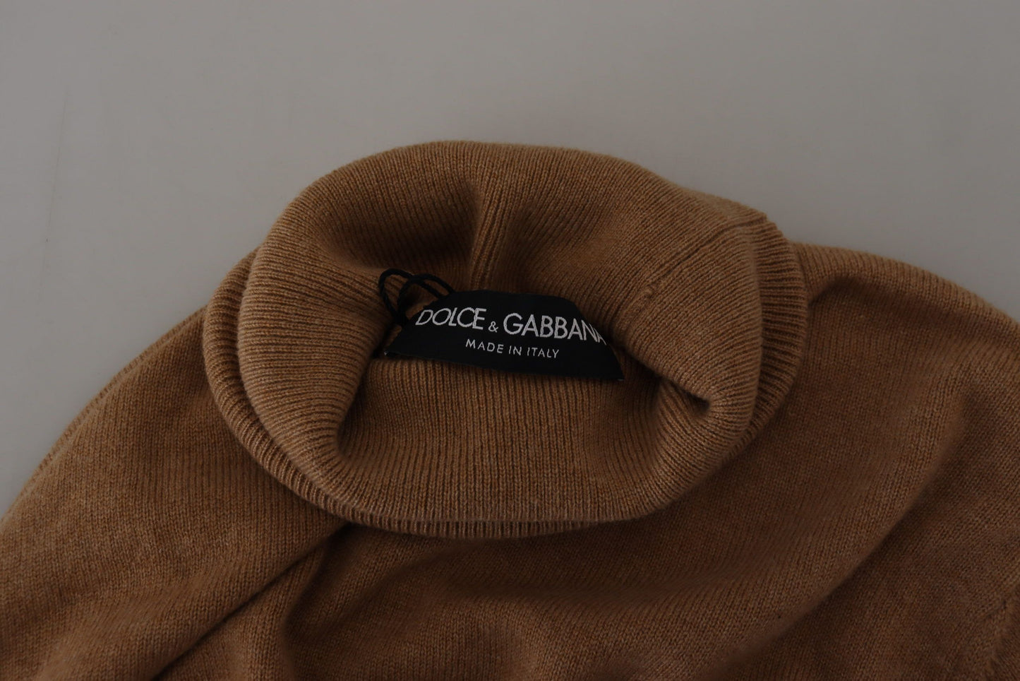 Pull en cachemire beige à col montant de Dolce & Gabbana