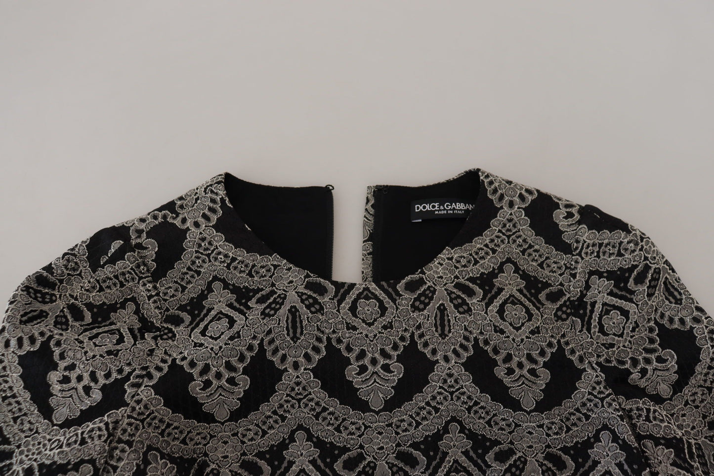 Zwarte en grijze jacquard sheath-jurk van Dolce & Gabbana.