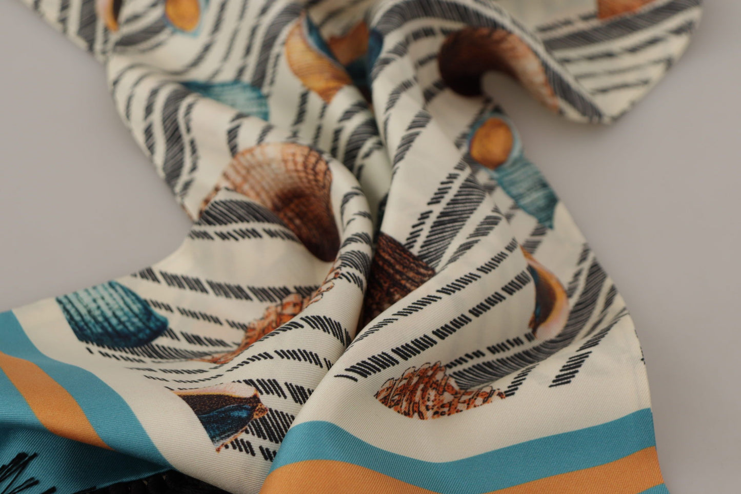 Foulard châle en soie à franges imprimé coquillages multicolores Dolce & Gabbana