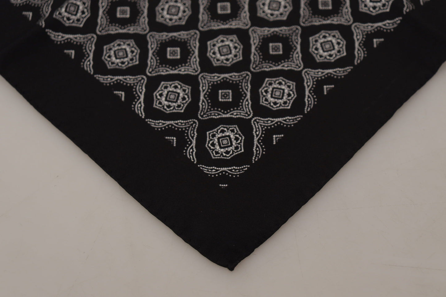 Foulard carré noir à motifs géométriques Dolce & Gabbana