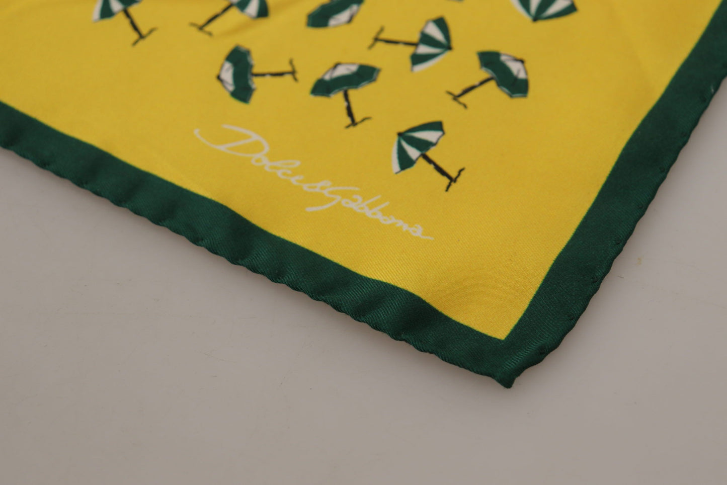 Foulard carré jaune Dolce & Gabbana avec logo DG imprimé pour homme
