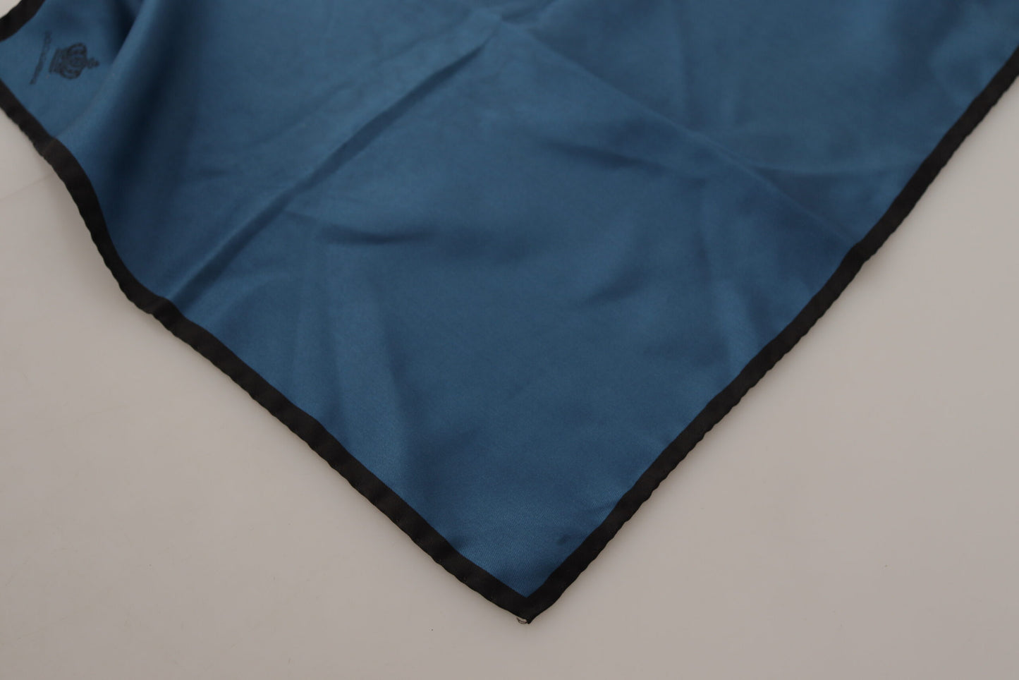 Foulard carré imprimé couronne DG noir et bleu Dolce & Gabbana