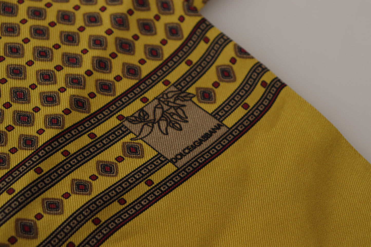 Foulard à franges en soie jaune à motifs Dolce & Gabbana