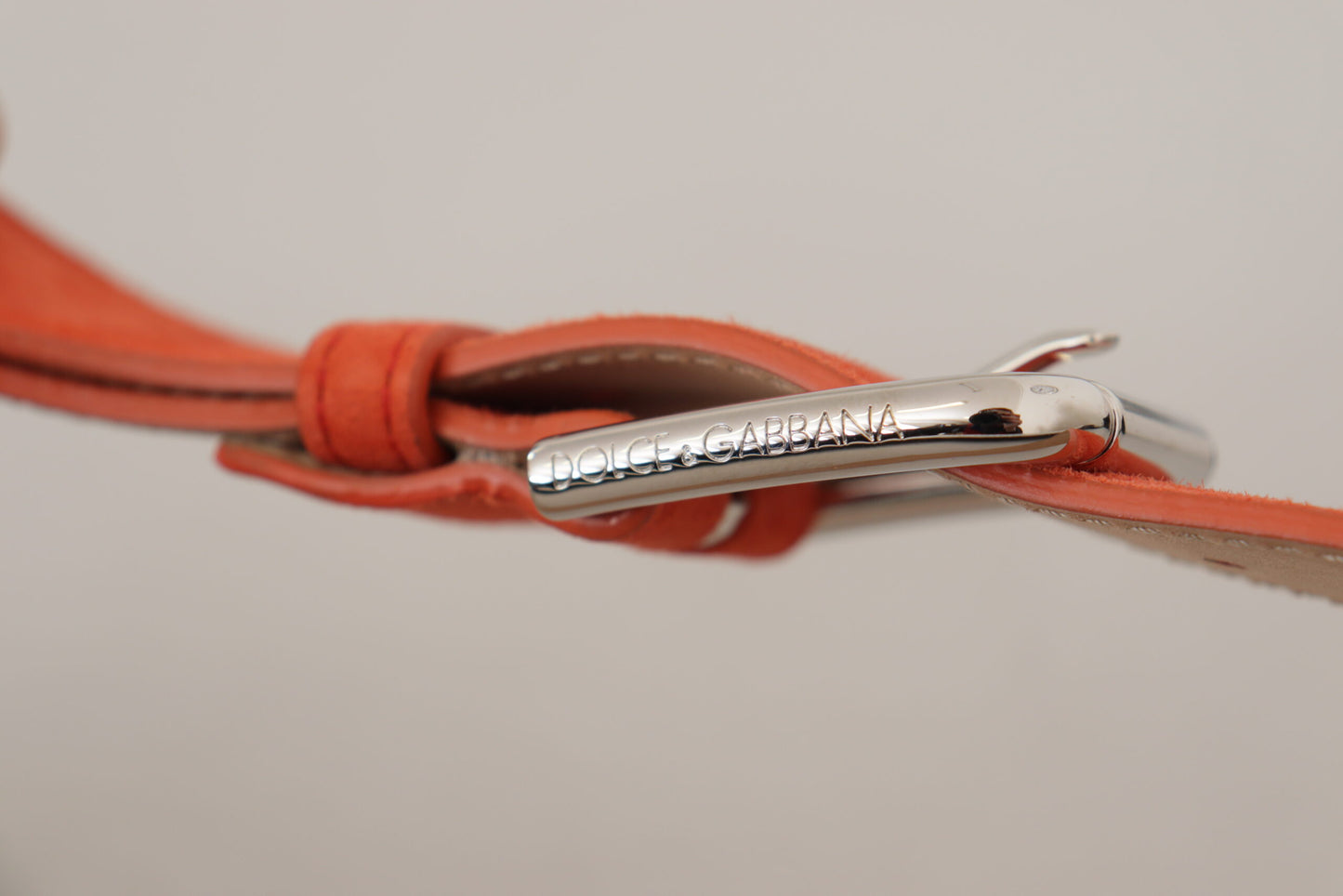 Dolce & Gabbana oranje suède leren riem met zilveren logo en metalen gesp