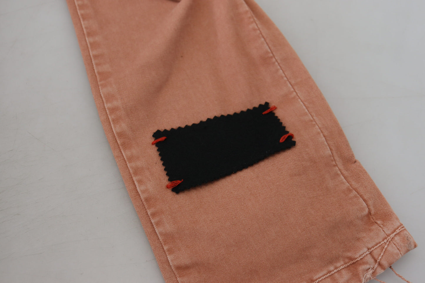 Pantalon décontracté pour femme Acht, rose, taille mi-haute, coupe ajustée.