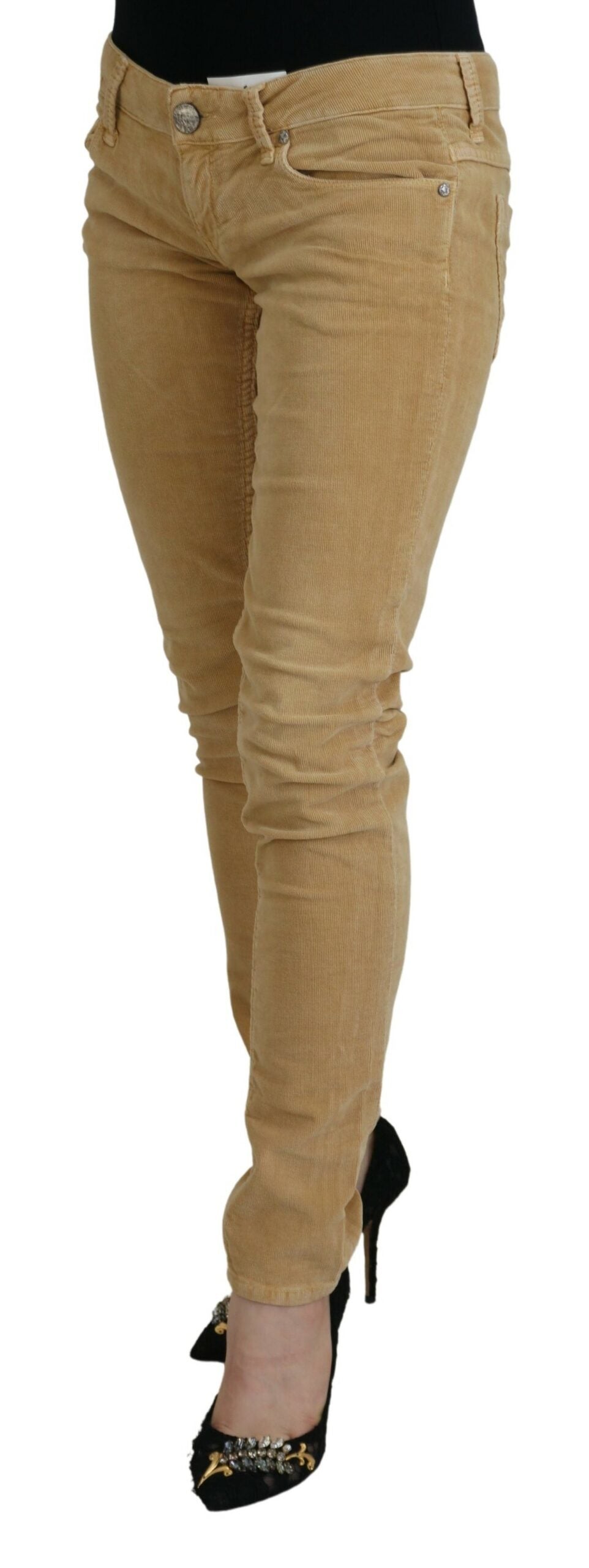Jean en sergé de coton brun taille basse pour femme, modèle Acht.