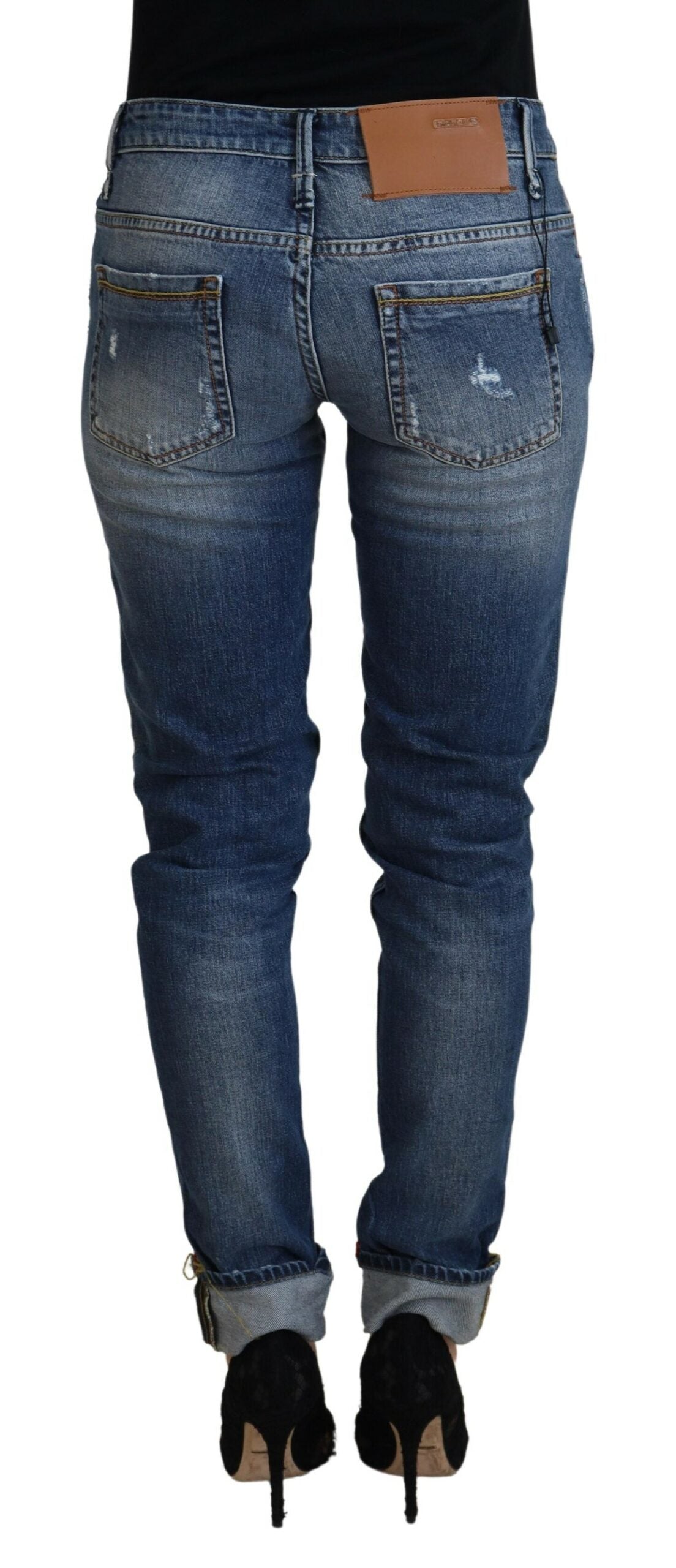 Jeans décontractés pour femmes Acht en coton bleu délavé, taille basse.