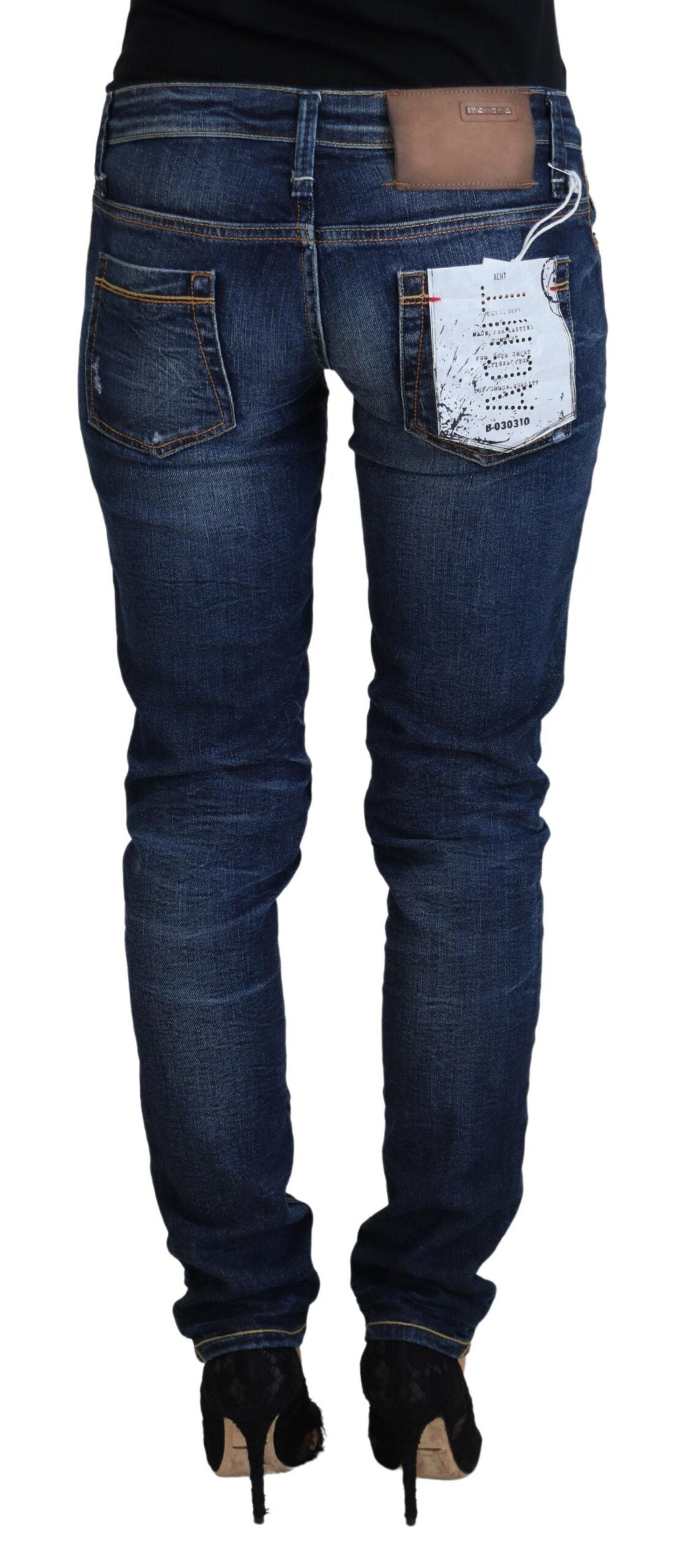 Jeans décontractés pour femmes Acht en coton bleu délavé, taille basse.