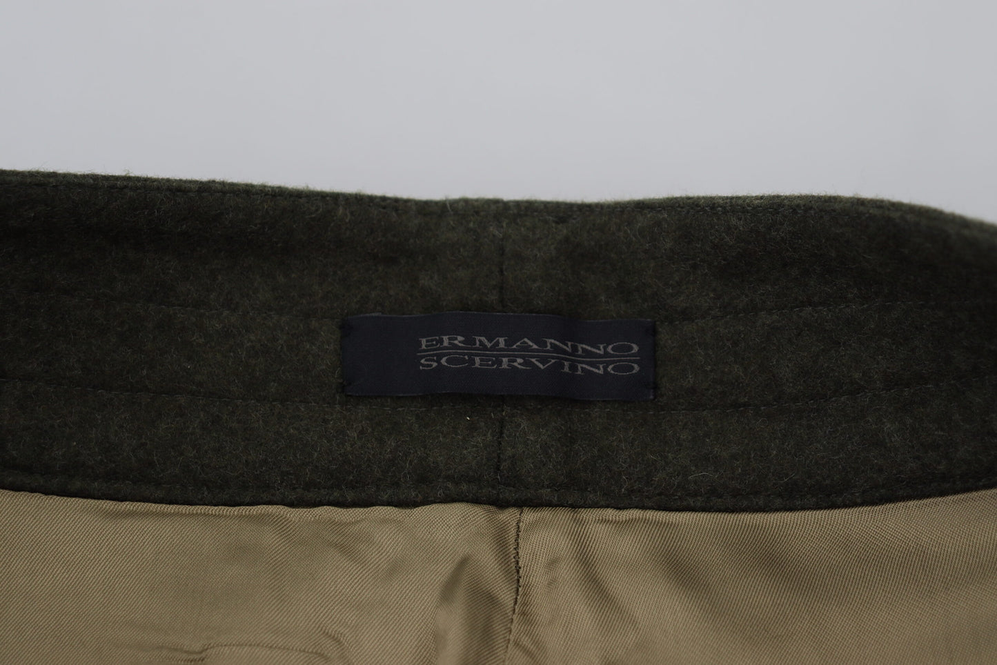 Ermanno Scervino groene, taps toelopende broek voor dames met vetersluiting aan de binnenkant van het been.