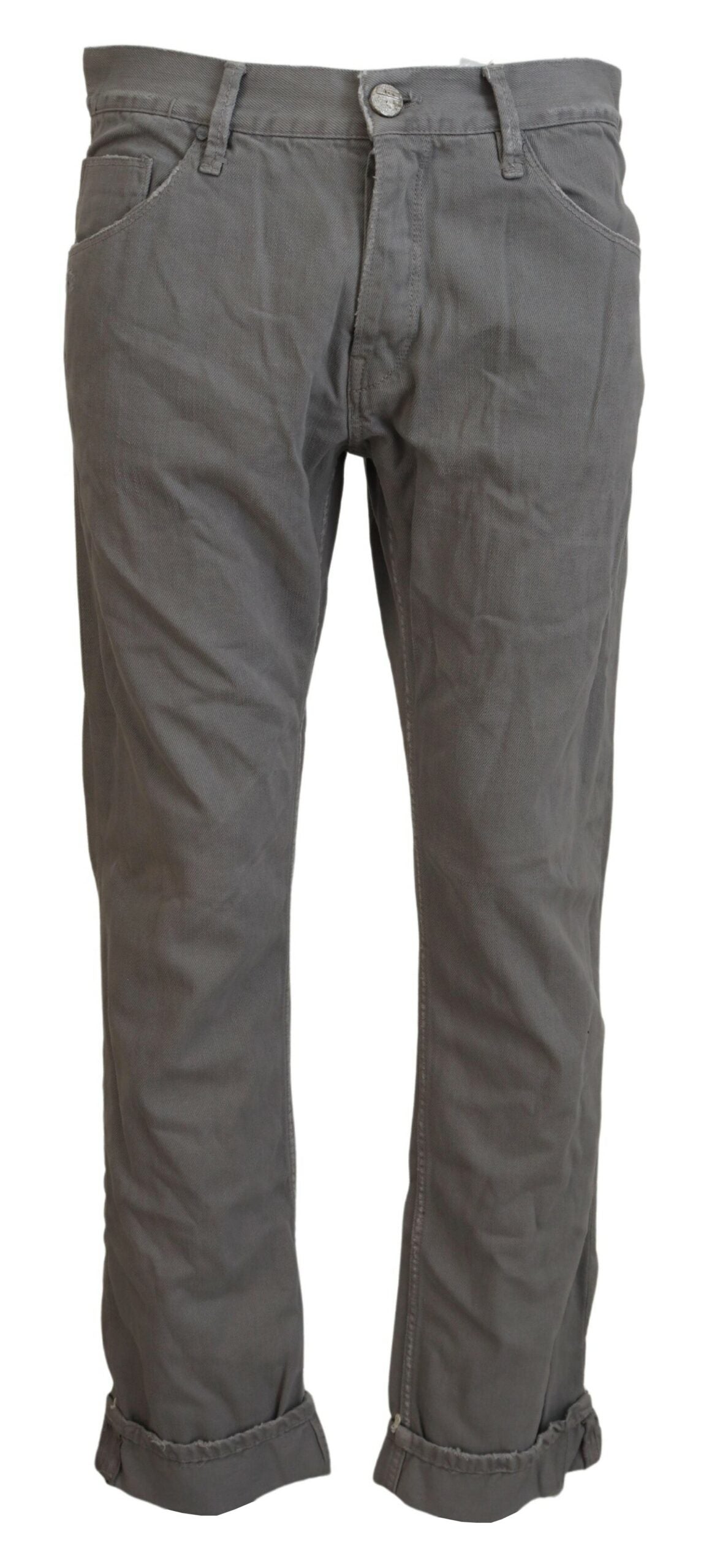 Acht grijze katoenen, rechte, casual jeans met opgevouwen zoom.