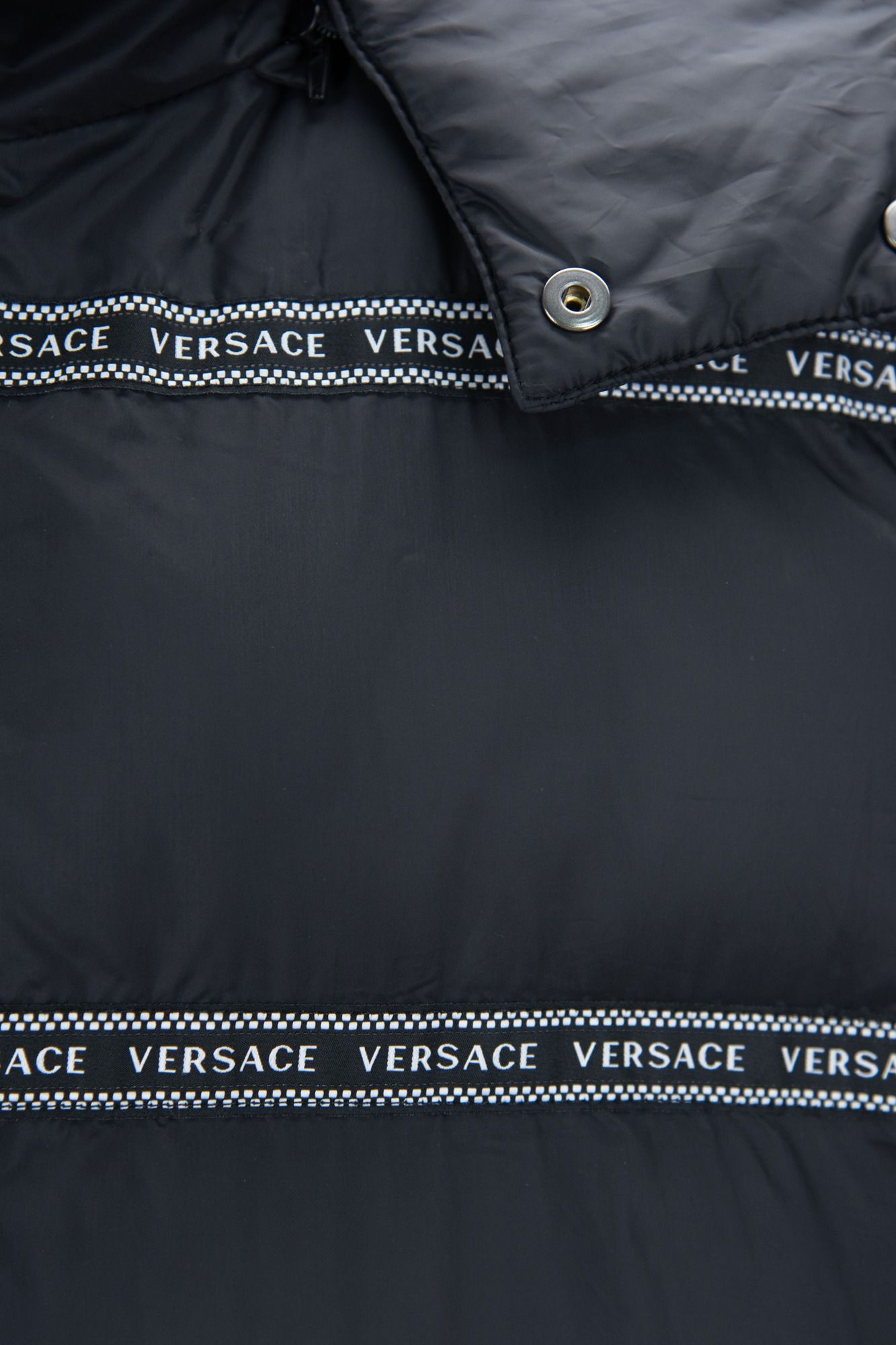 Versace Elegant Vest met Logo-Band in Zwart en Afneembare Kap