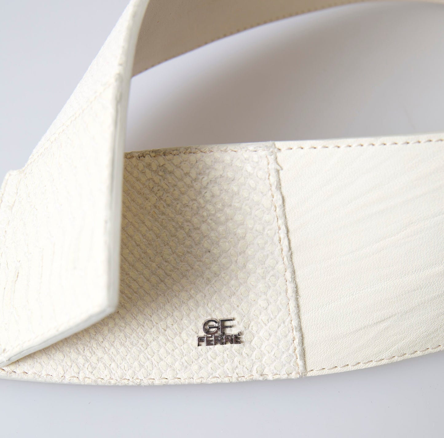 Ceinture large en coton ciré blanc cassé GF Ferre