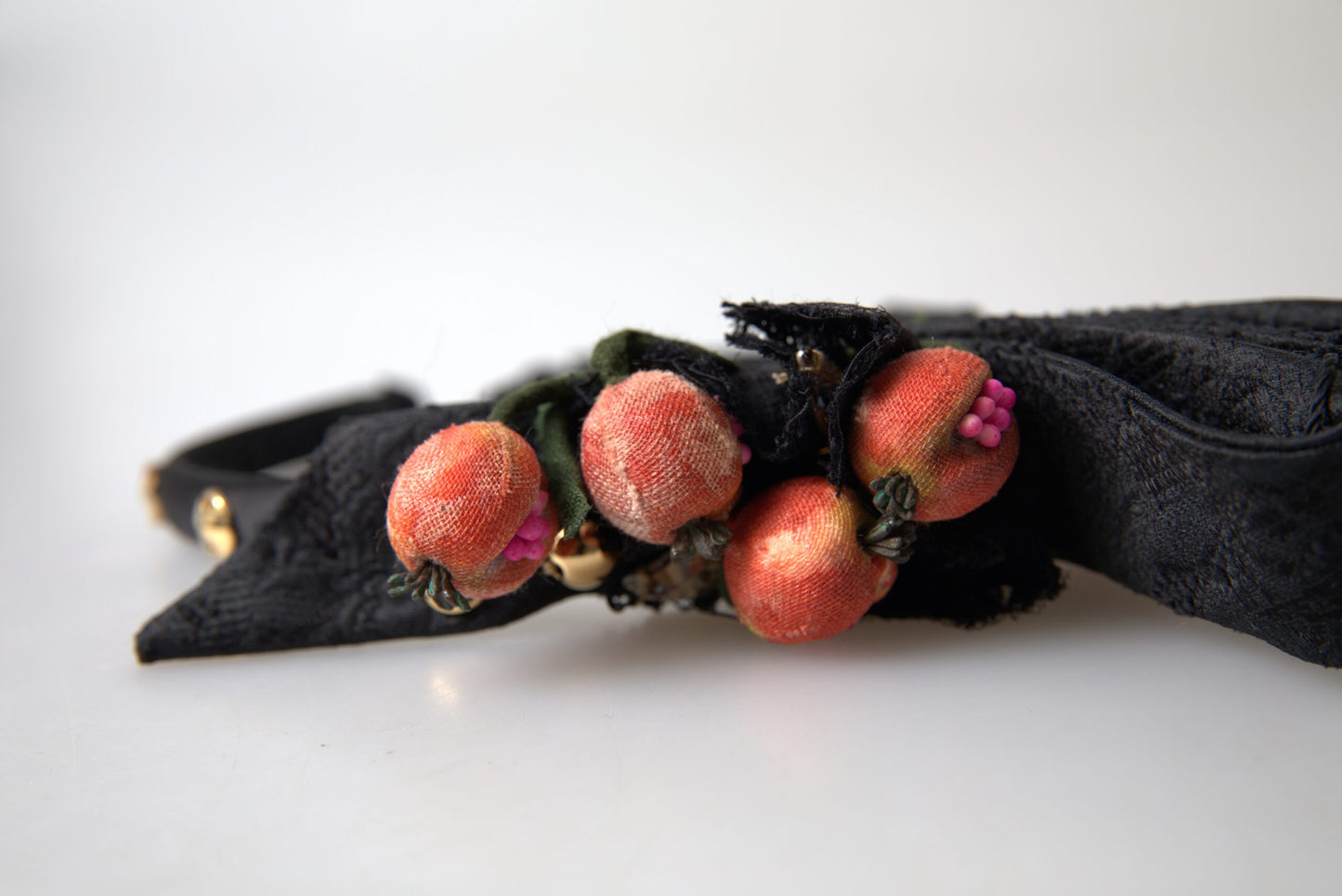 Dolce & Gabbana Zwarte diadeem hoofdband met veelkleurige vijgenfruitkristallen