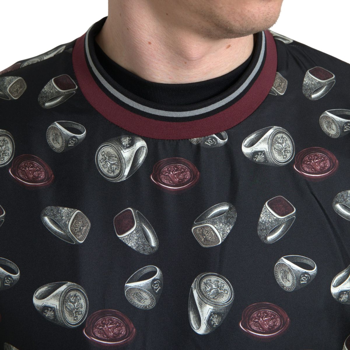Dolce & Gabbana Zwarte Crewneck Trui van Zijde met Ringmotief