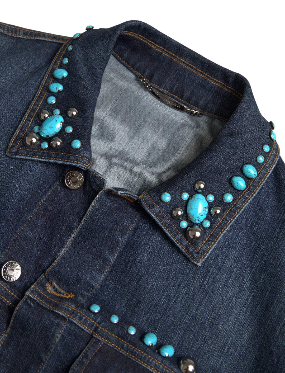Dolce & Gabbana, veste en jean bleu, ornements turquoise et pierres cloutées.
