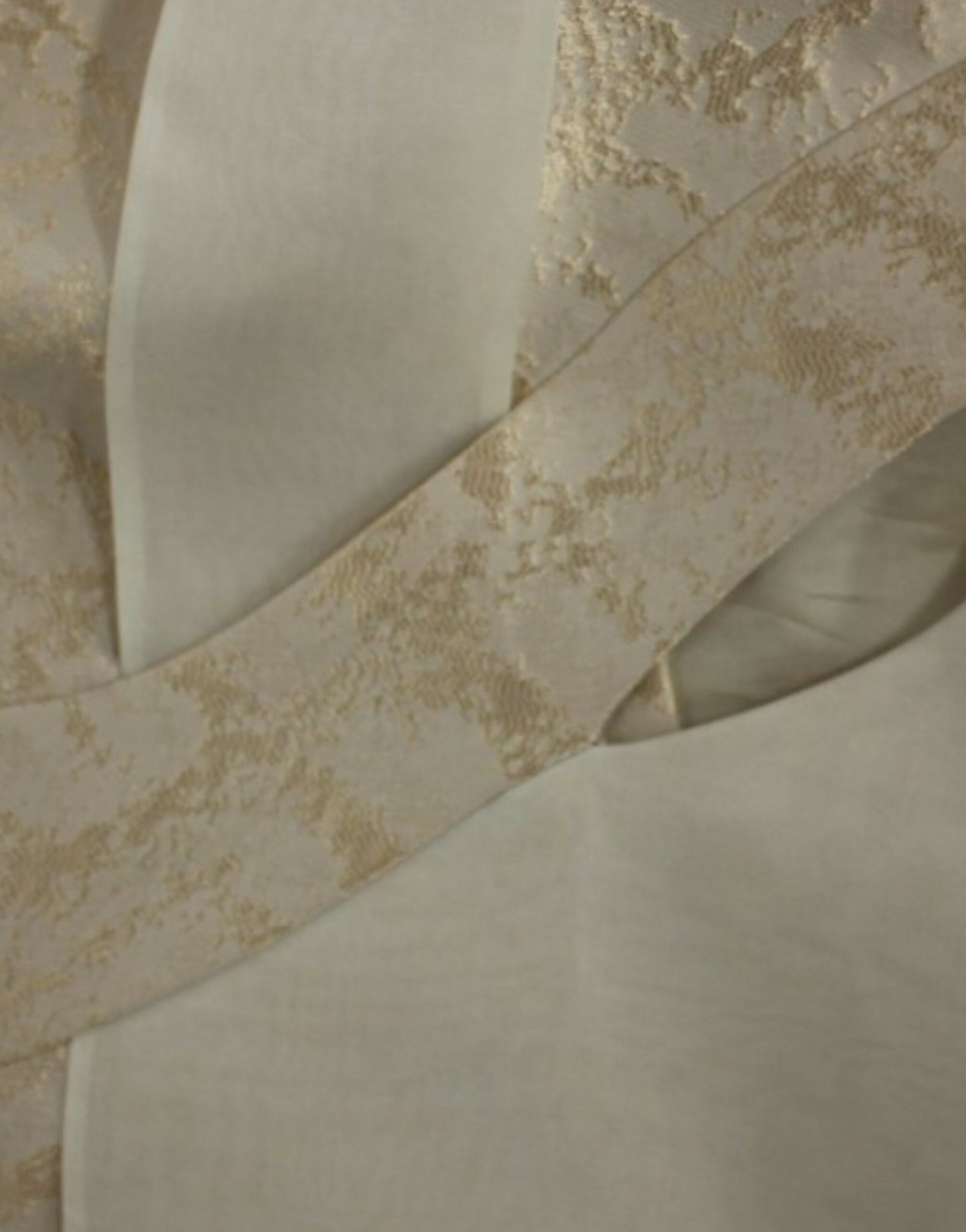 Gilet sans manches en brocart beige de Zeyneptosun