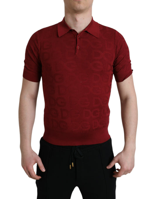 Dolce & Gabbana T-shirt van satijnen zijde met korte mouwen en een kraag in de kleur bordeauxrood.
