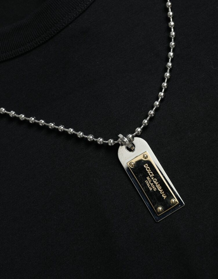 Dolce & Gabbana zwart T-shirt met zilveren ketting en korte mouwen