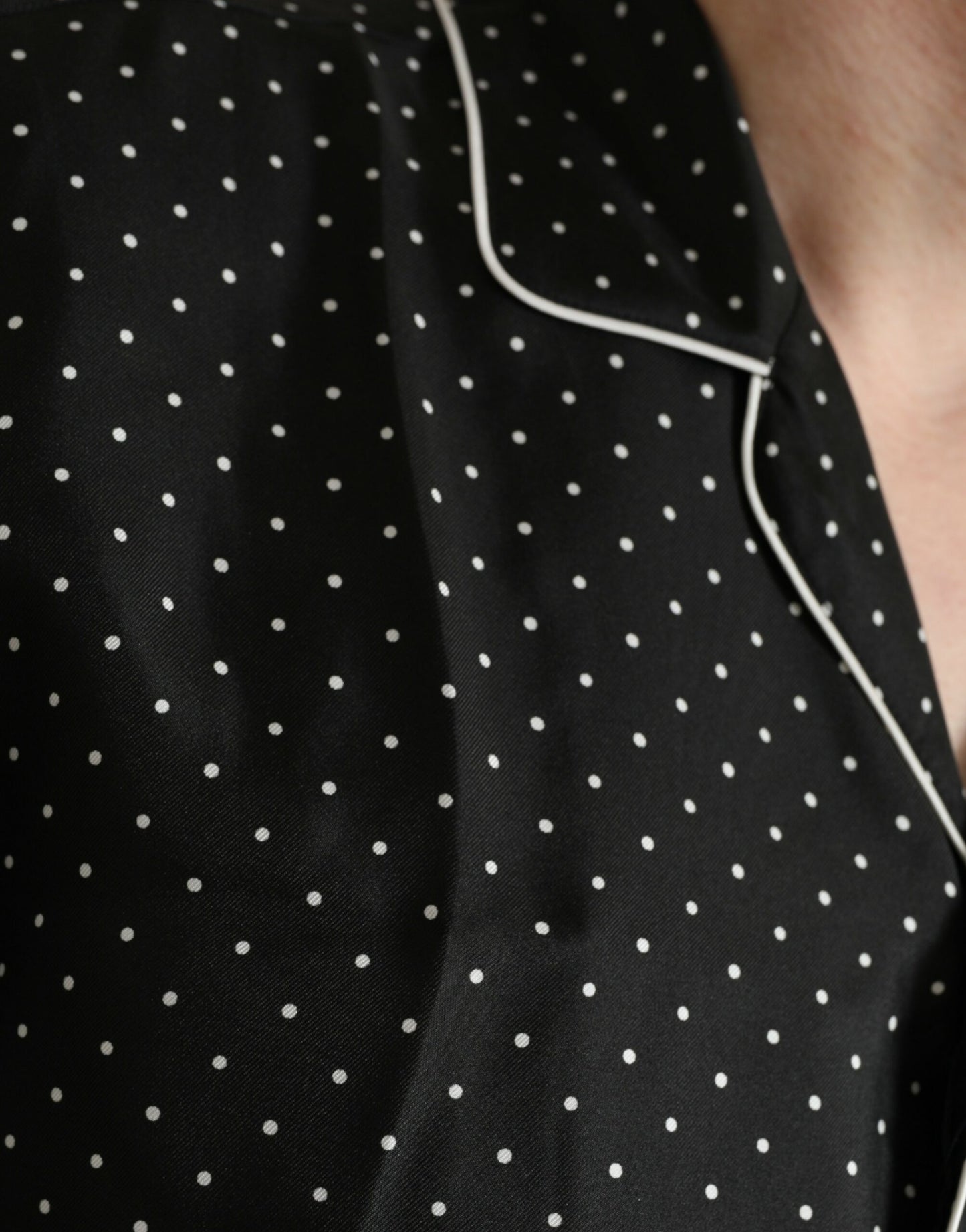 Chemise en soie à manches longues à pois noirs de Dolce & Gabbana
