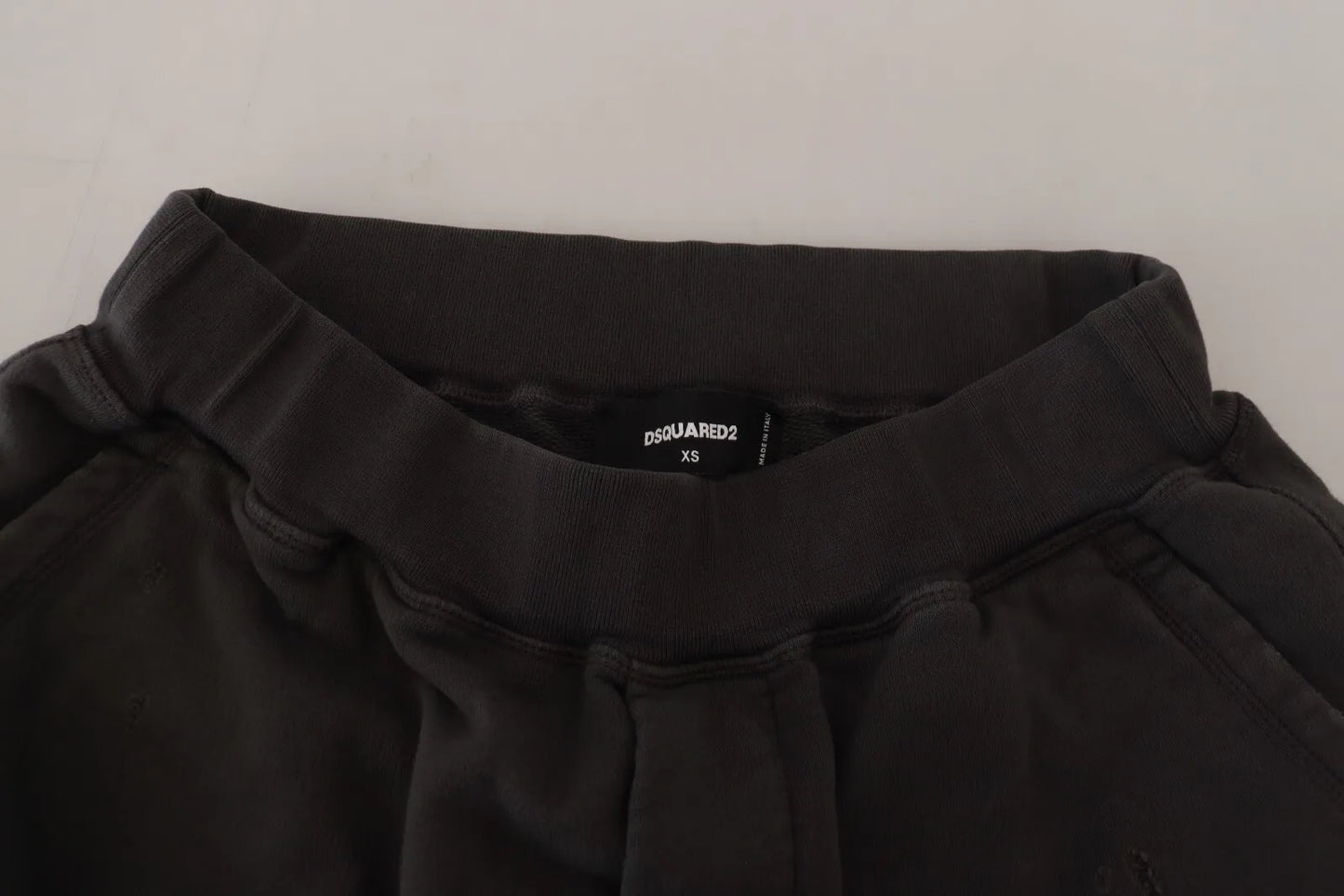 Shorts en coton noir taille mi-hauteur, délavés et effilochés, Dsquared²