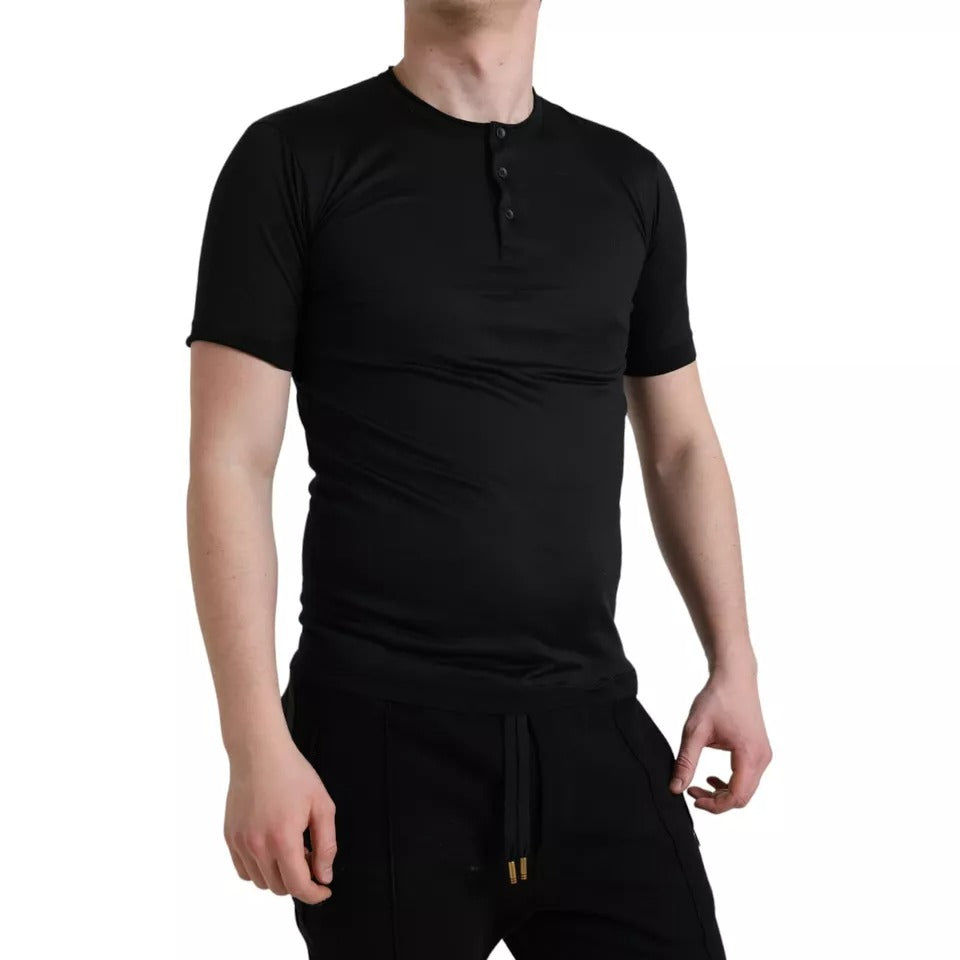 Dolce & Gabbana zwart T-shirt met ronde hals, korte mouwen en knopen.