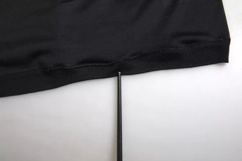 Dolce & Gabbana zwart T-shirt met ronde hals, korte mouwen en knopen.