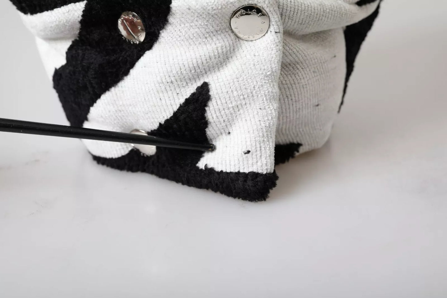 Chapeau enveloppant en laine noire et blanche Dolce & Gabbana