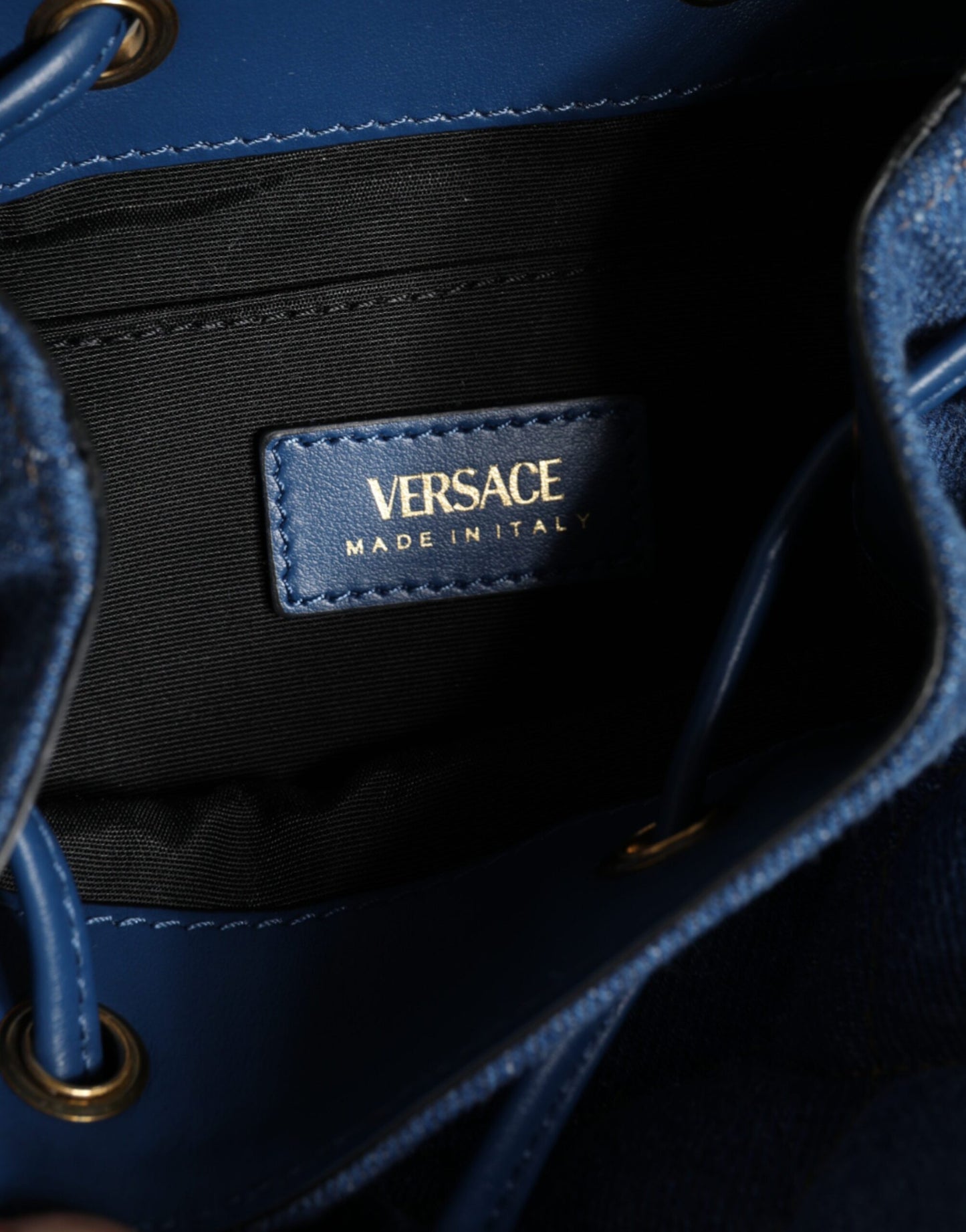 Versace Blauwe Gewatteerde Denim Leren Crossbody Schoudertas