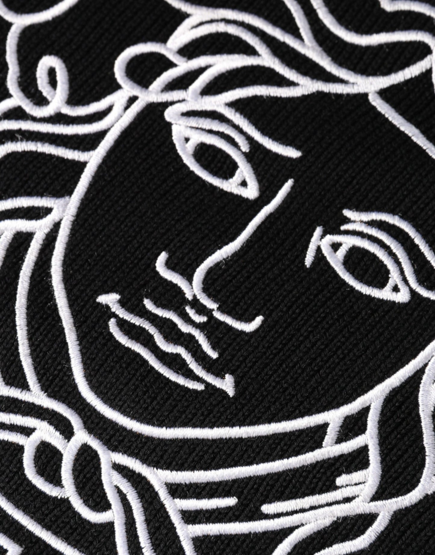 Versace Crew Neck Pullover Sweater met Medusa-borduursel in het zwart