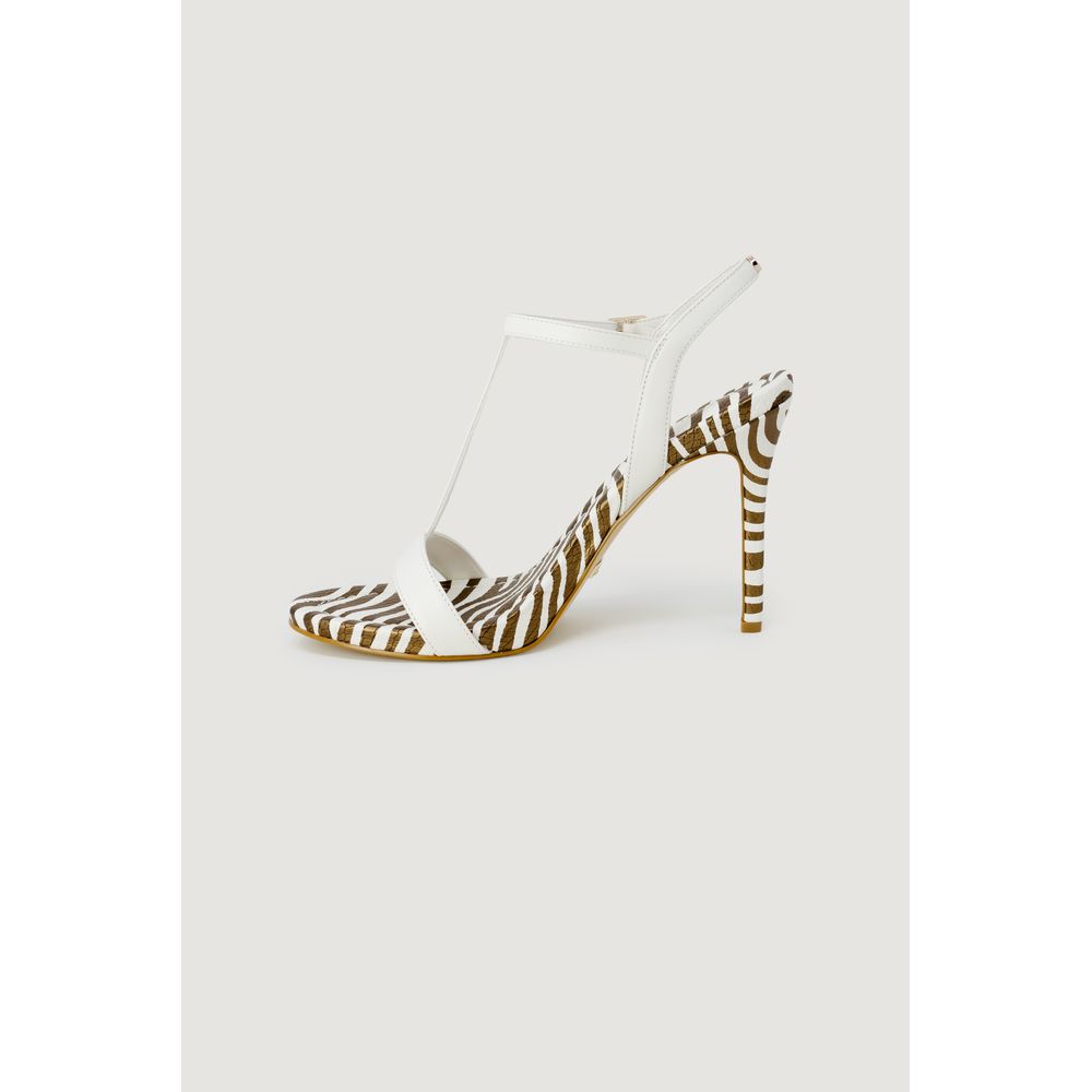 Escarpins à talons hauts en cuir blanc Guess