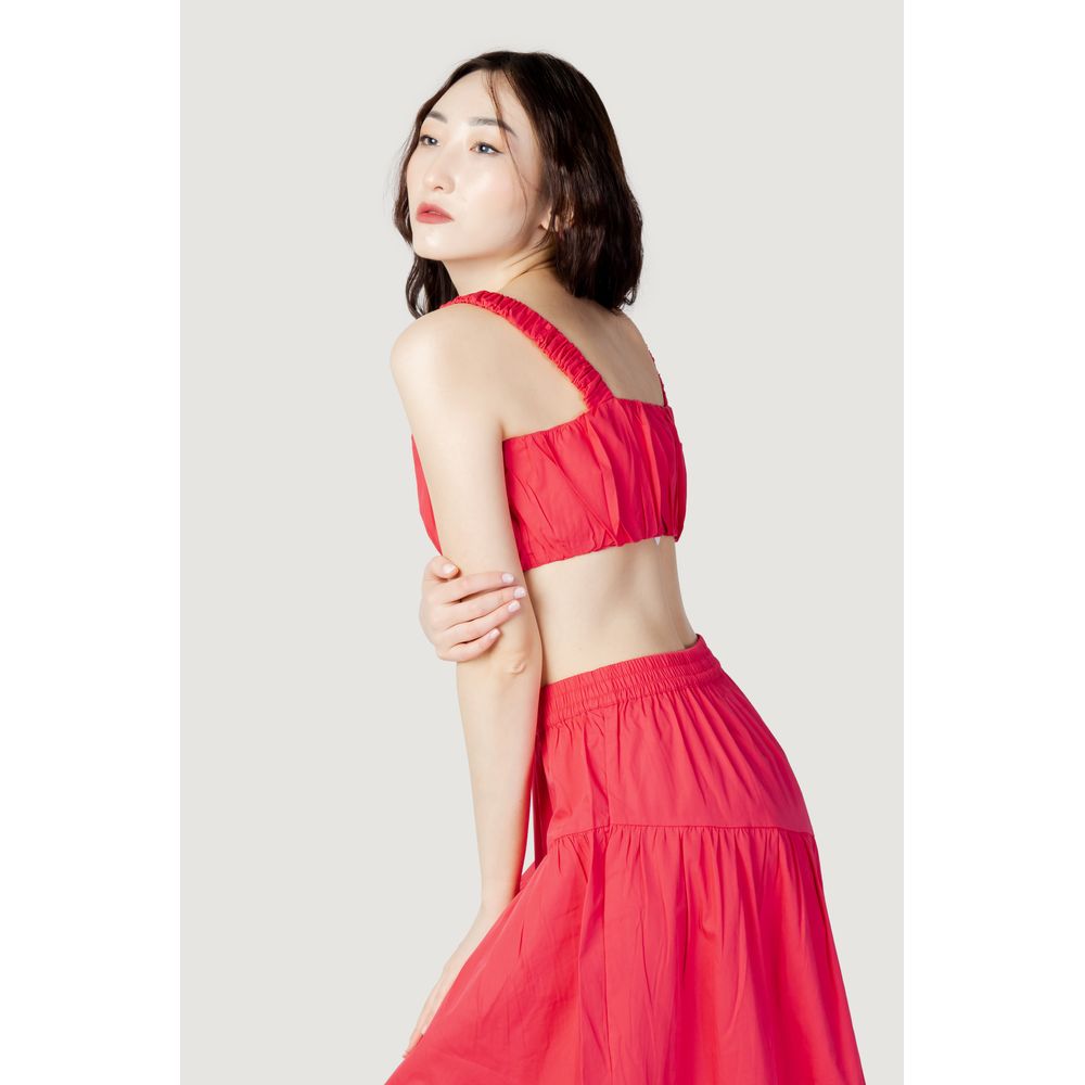 Seul le haut en coton orange.