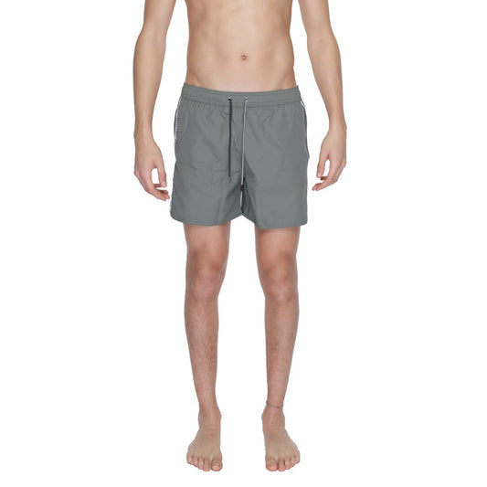 Zwembroek van Emporio Armani, gemaakt van groen polyester.