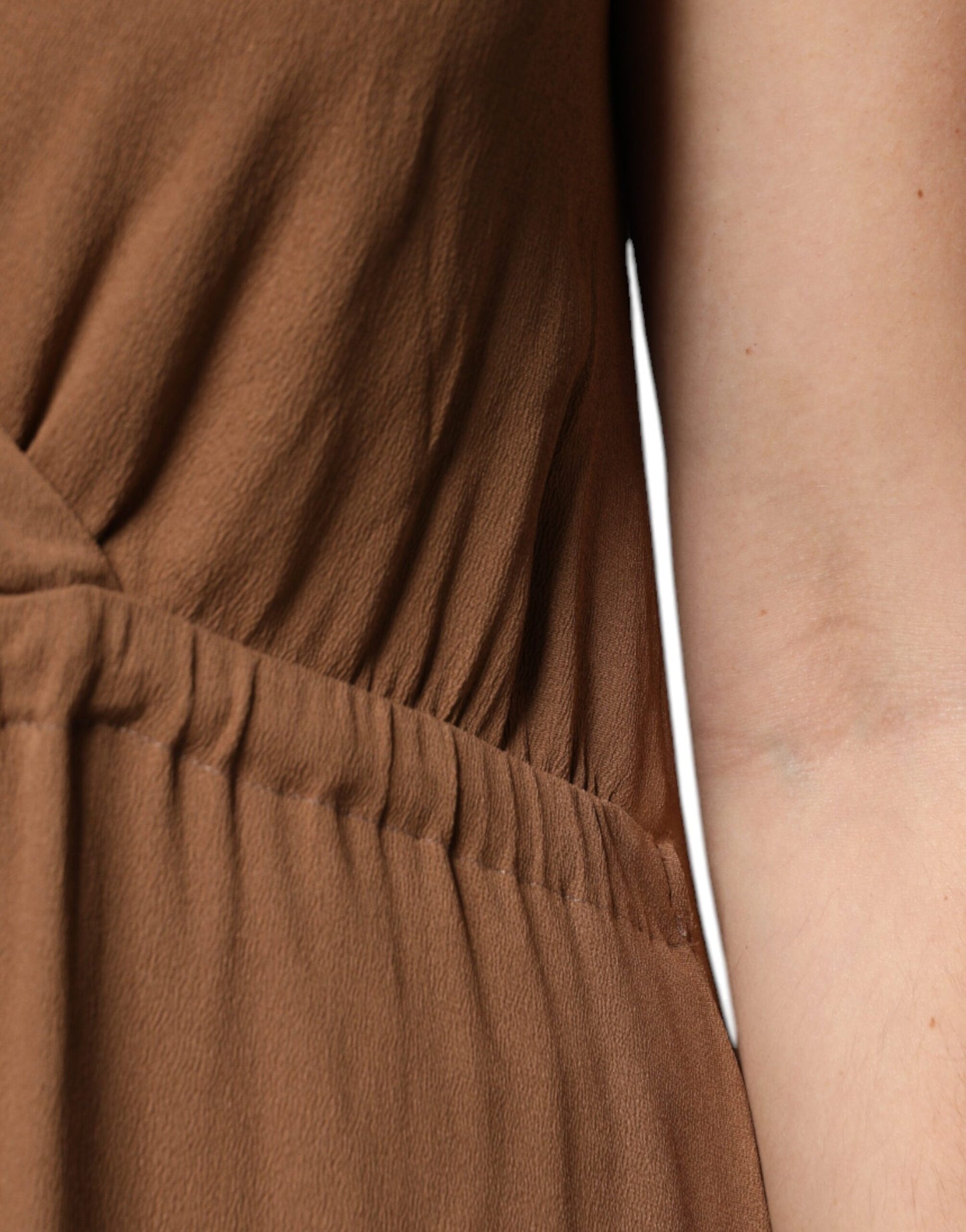 Robe longue maxi A-line marron sans manches et à décolleté V profond de Fabiana Filippi