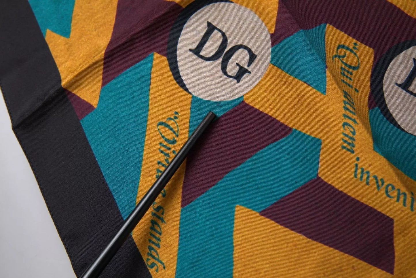Dolce & Gabbana Multicolor Gedrukte Vierkante Zakdoek Sjaal