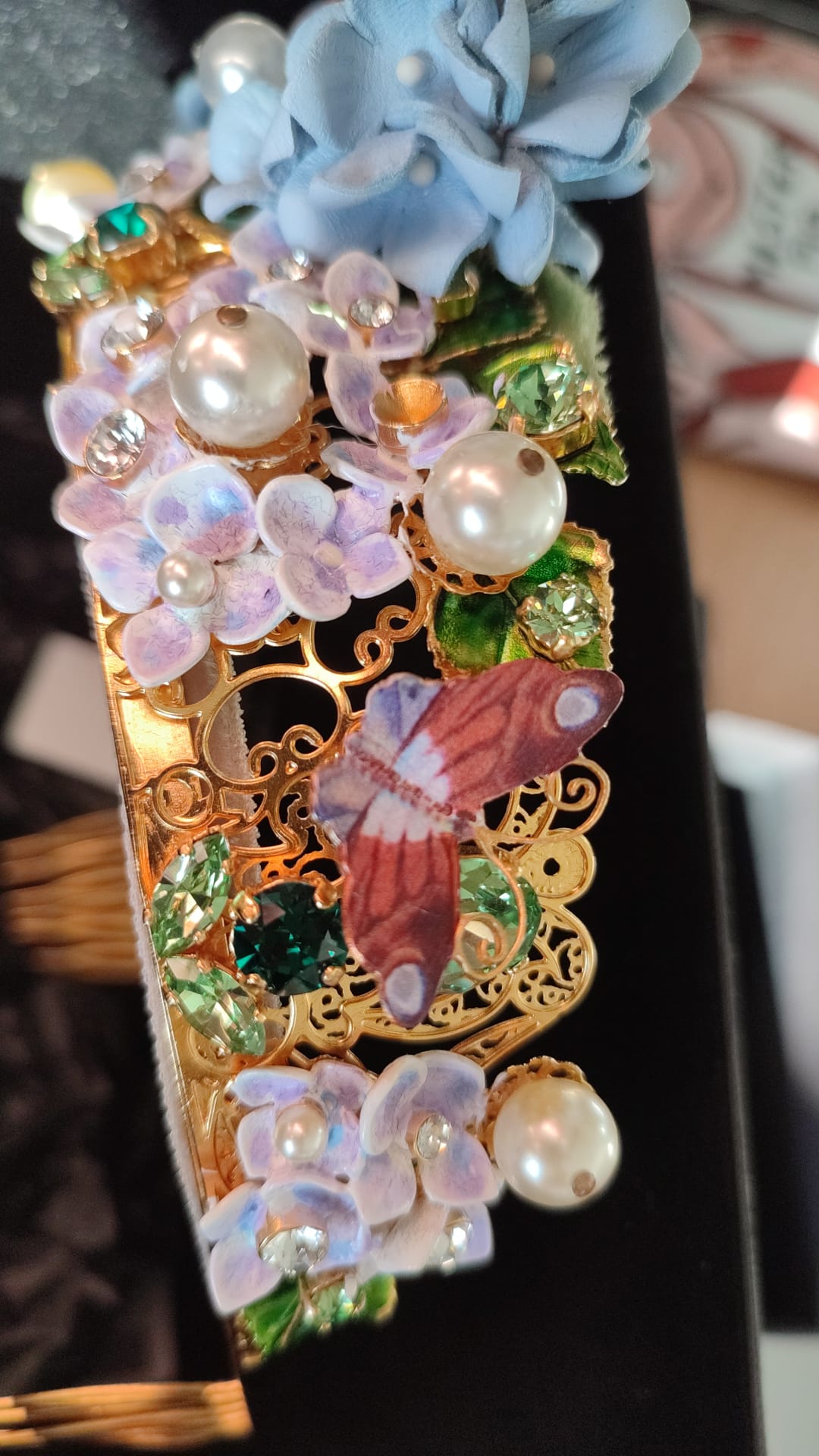 Serre-tête couronne diadème Dolce & Gabbana en cristal doré et hortensia violet
