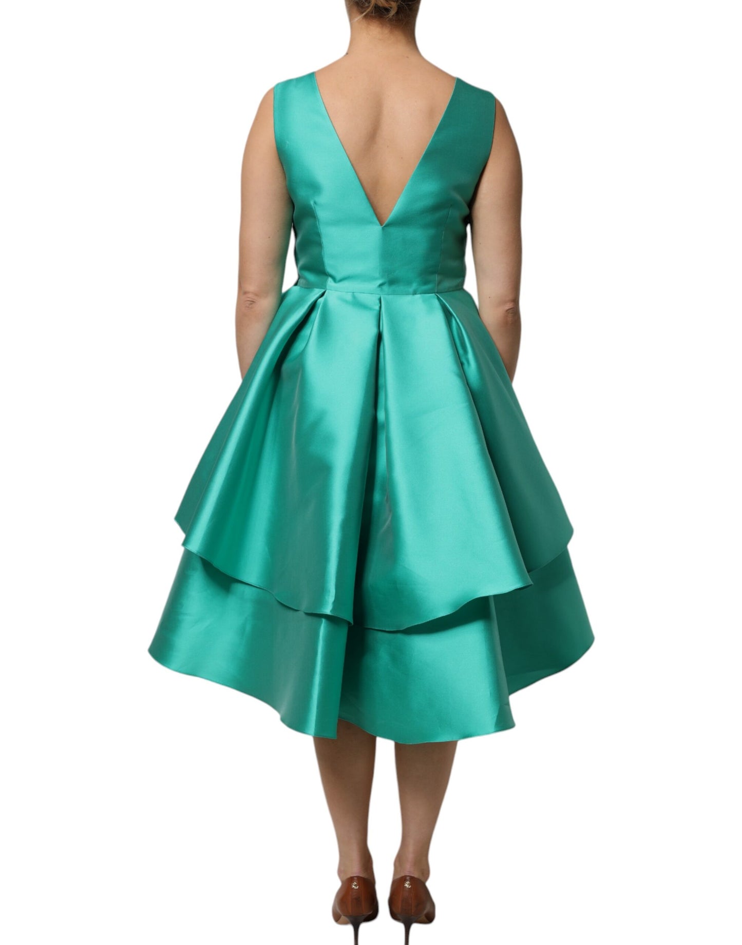 Robe à plusieurs épaisseurs, sans manches, avec décolleté en V, en polyester satiné vert d'Alberta Ferretti.